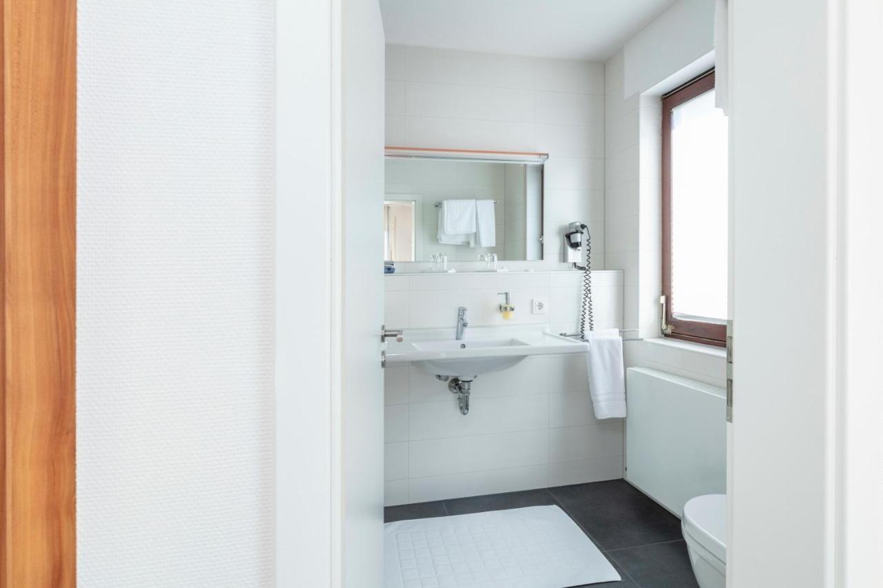 Hotel Krone Strassdorf Schwaebisch Gmuend Luaran gambar