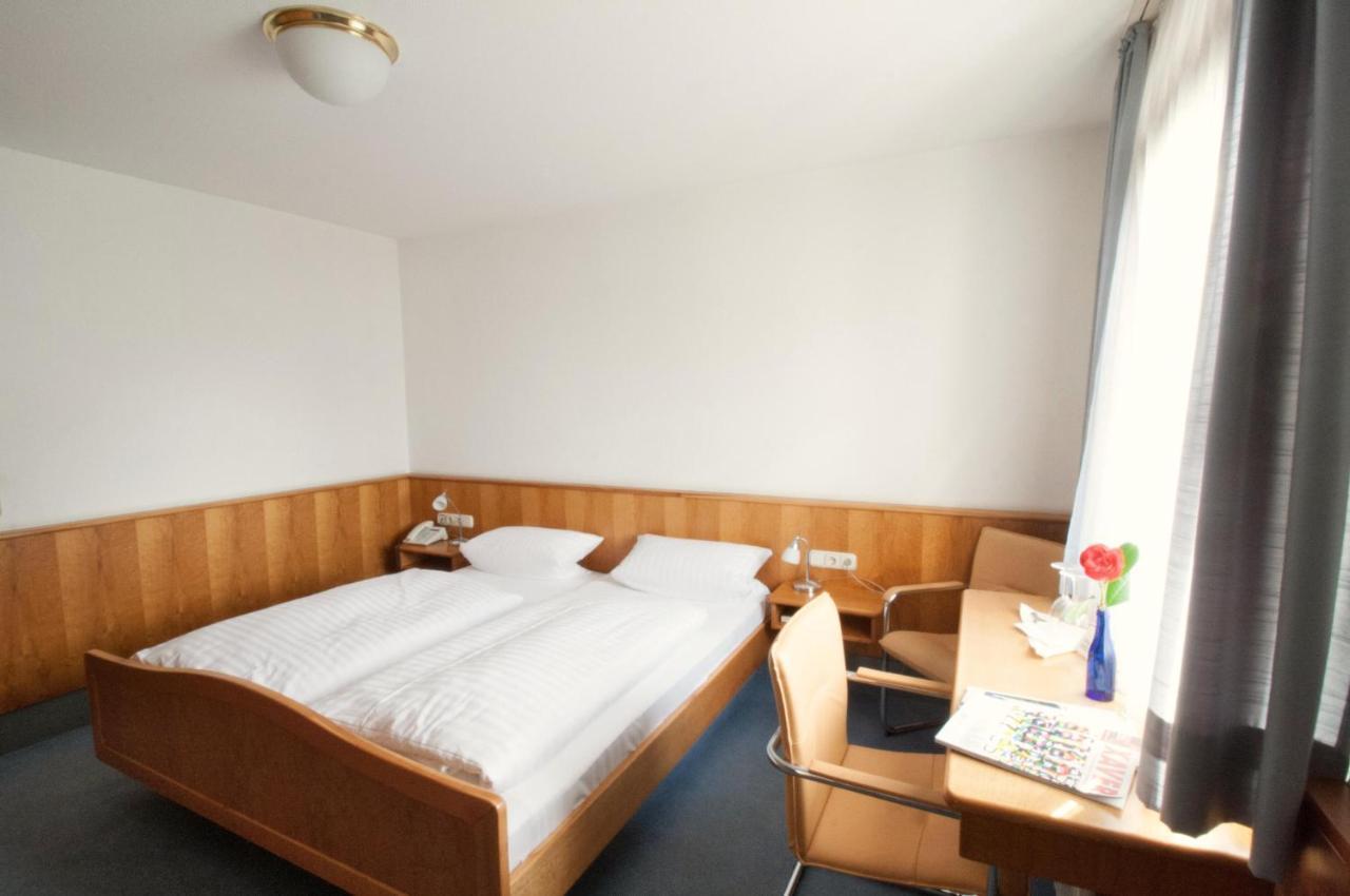 Hotel Krone Strassdorf Schwaebisch Gmuend Luaran gambar